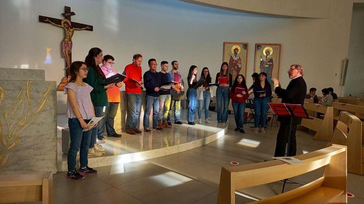 Successo per il Progetto “Cantoinlingua”: il Coro dell’Università per Stranieri insieme alle scuole di Corciano