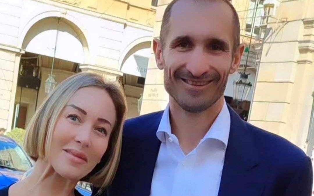 Chiara Castellani ha consegnato a Torino a Giorgio Chiellini il "Premio Costruiamo Gentilezza nello Sport"