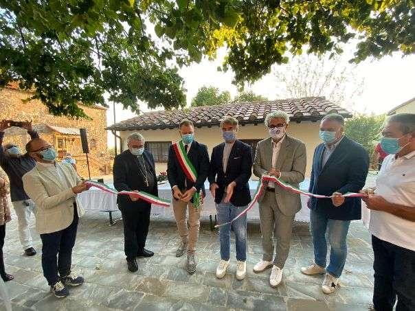 Andremo tutti a fare i turisti ad Antria? Da vedere la suggestiva piazza del borgo appena ripavimentata