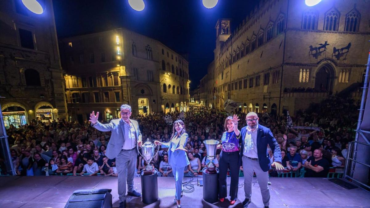 Stasera nel centro storico della città la festa della Sir Susa Scai Perugia per i suoi successi