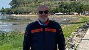 Ancora sangue sulle strade: in un incidente muore a 61 anni travolto da un camion dopo esser caduto dalla moto