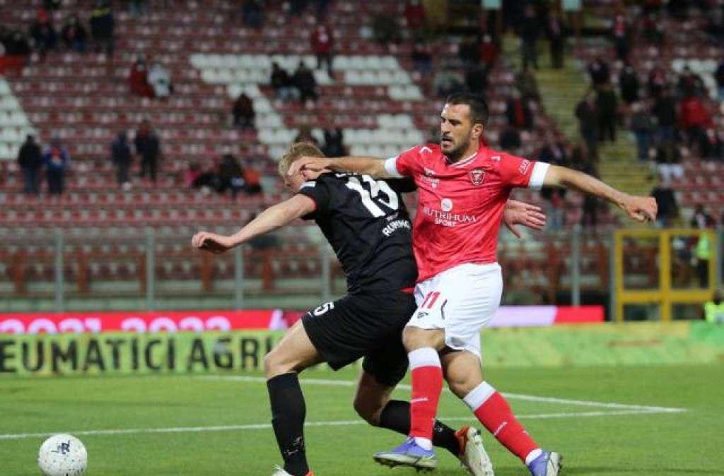 In Serie B si è alzata la quota-salvezza: quanti punti serviranno per evitare i play out?