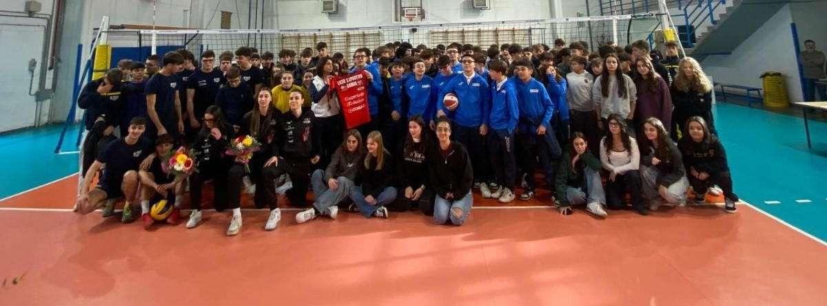 Grande festa con le atlete della Bartoccini Perugia al Liceo Scientifico Sportivo di Gubbio