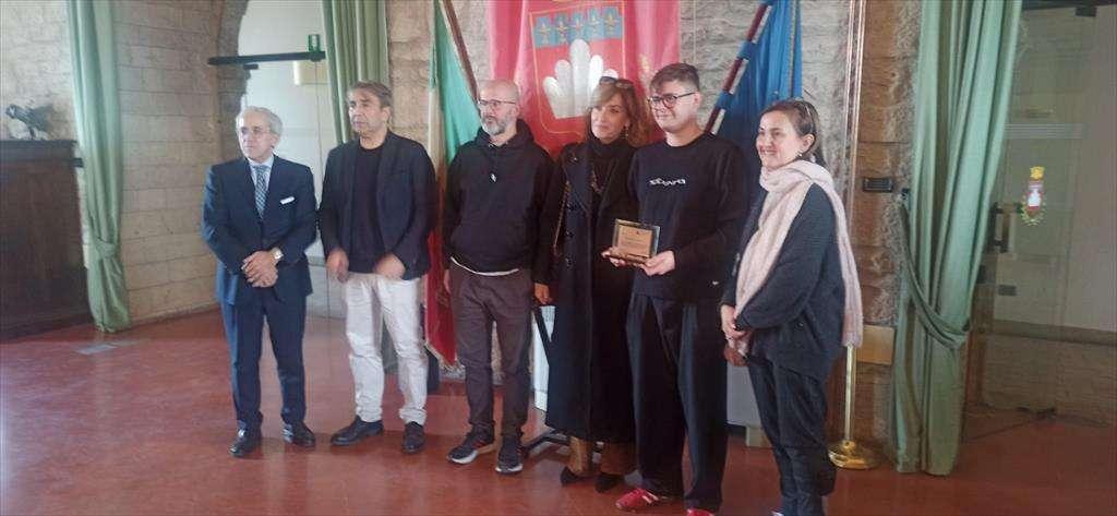 Il ricordo dell'Ordine dei giornalisti del compianto Giampiero Bedini e l'emozione del nipote Federico, oggi sulle sue orme