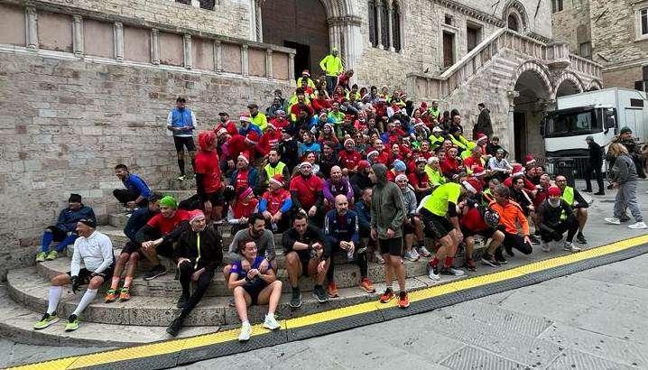 Il Natale del Podista è stato un gran successo: di corsa da Ponte San Giovanni alla Fontana Maggiore e ritorno
