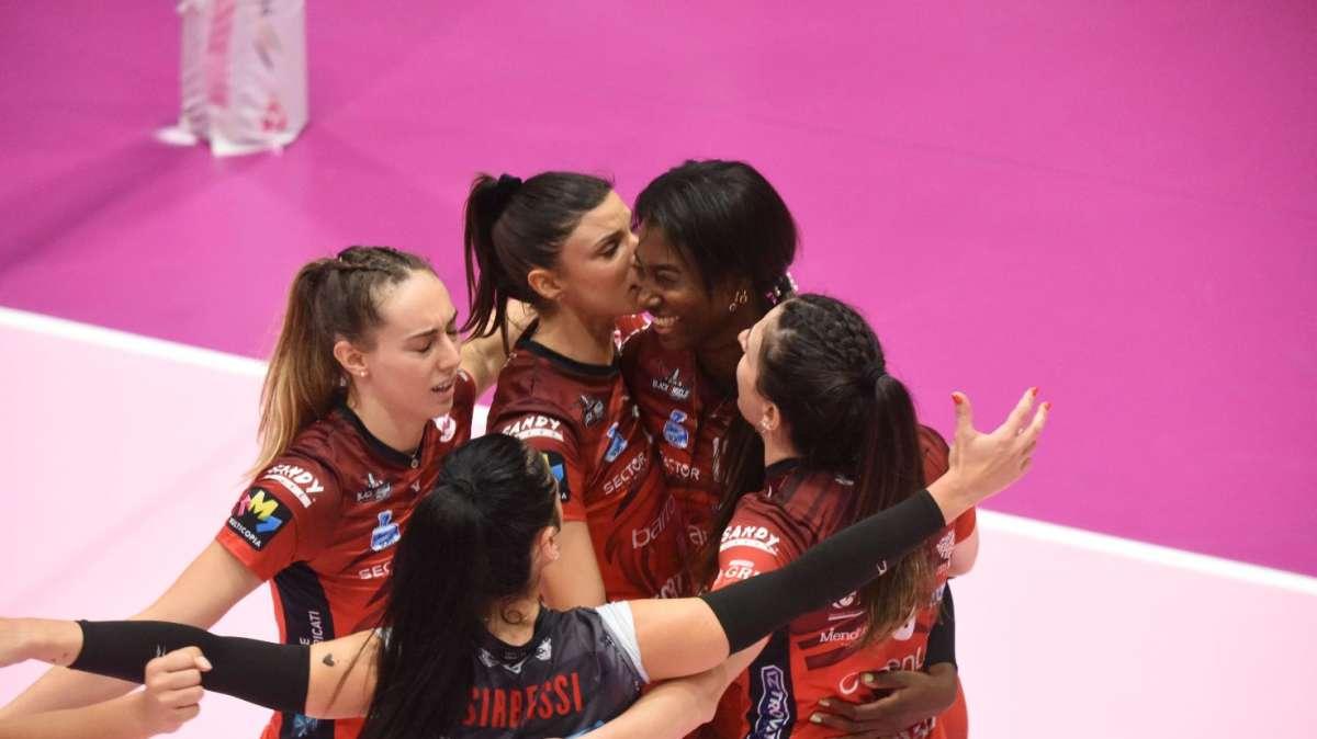 Solo vittorie per la Bartoccini Perugia, che sogna il ritorno in A1 di volley femminile