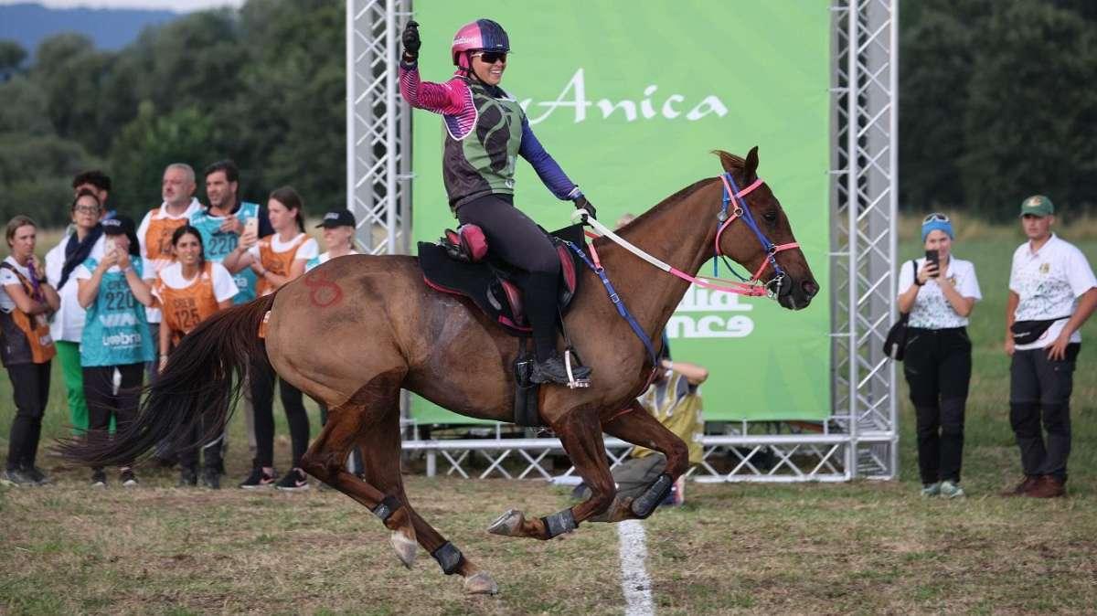 Trionfo della perugina Costanza Laliscia nei campionati italiani di endurance a cavallo