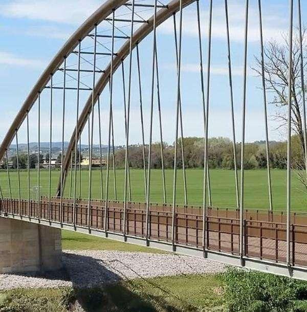 Inaugurata a Torgiano la passerella ciclopedonale sul Tevere: un'opera coststa 900mila euro