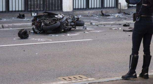 Tragico incidente tra auto e scooter: muore sul colpo a 17 anni dopo il frontale 