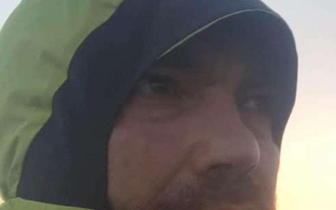 Tragico incidente: uomo di 53 anni muore in uno scontro con un mezzo della nettezza urbana