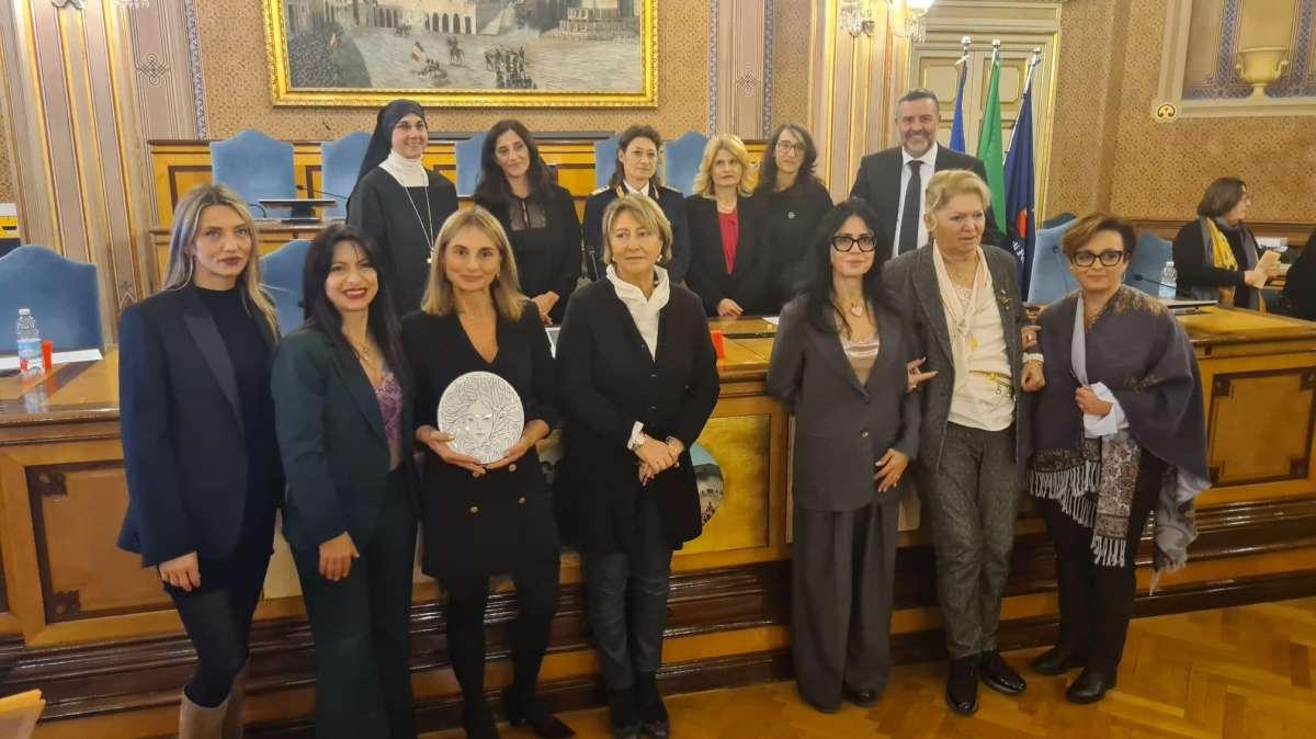 Queste sono le 17 superdonne che si sono distinte nel 2023: a loro il premio "Umbria in rosa"