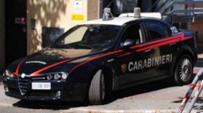 In rianimazione il giovane di 22 anni precipitato dal settimo piano ad Ellera: si sta indagando per fare chiarezza 