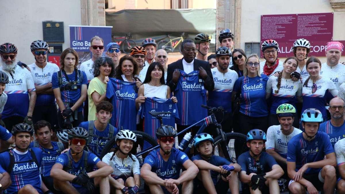 Che emozione! Da Assisi a Firenze in 45 da varie parti del mondo in bici nel segno di Gino Bartali 
