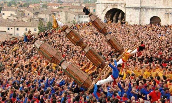 Salta anche la prossima Festa dei Ceri a Gubbio? Allo stato attuale delle cose sembra improponibile