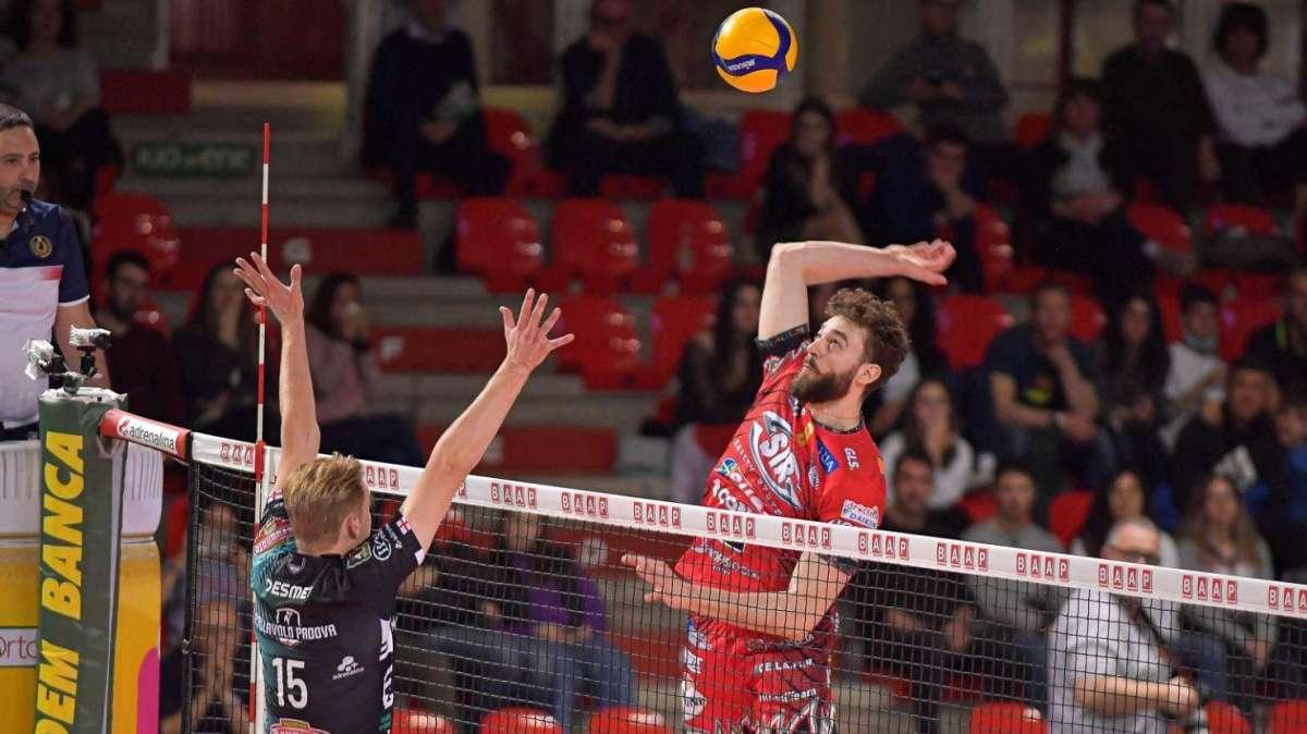 Le semifinali dei playoff per il quinto posto di volley maschile: Perugia-Modena e Monza-Padova