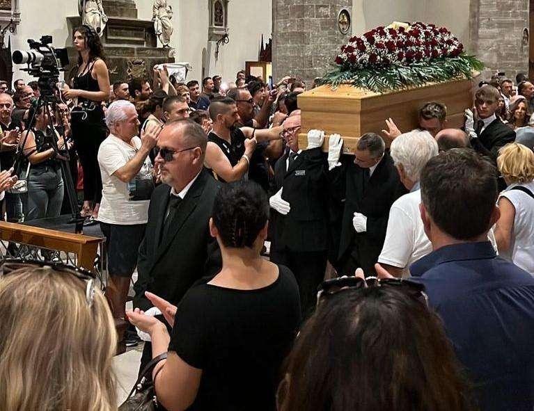 Tantissima gente ai funerali di Carlo Mazzone, uno degli allenatori più amati in assoluto