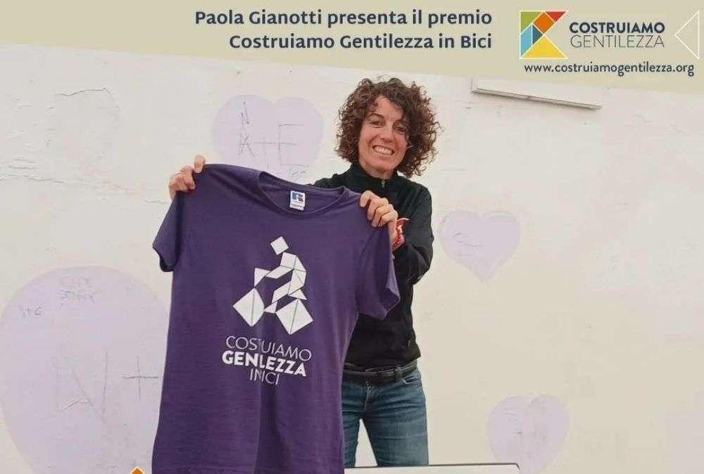 Il progetto "Costruiamo Gentilezza" accoglie a Perugia il Giro d'Italia con Paola, Chiara, Gaia e Silvia