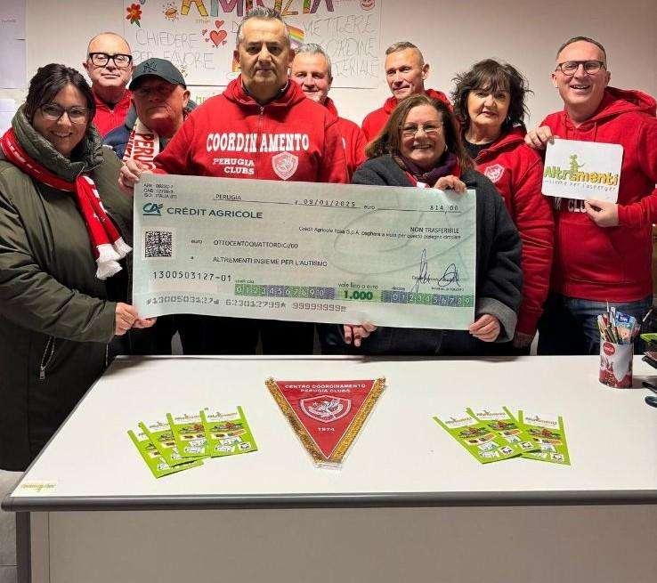 All'associazone “AltrEmenti Insieme per l’autismo” gli 814 euro ricavati dalla lotteria del "Natale Biancorosso"