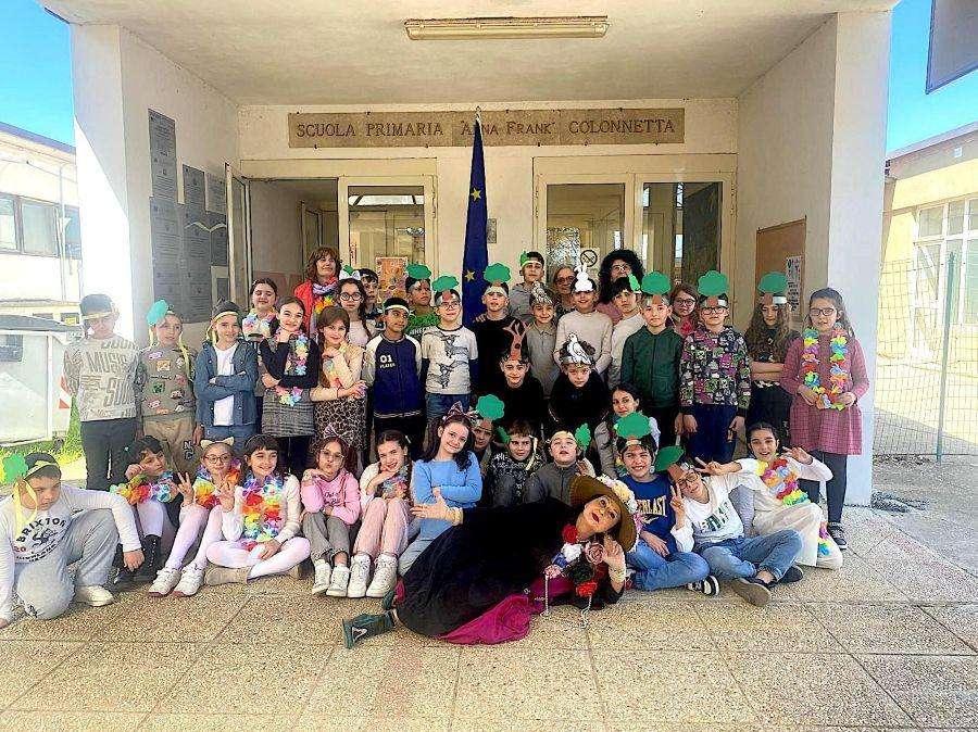 La magia di Nicoletta Tarli con la trilogia "Fa'ntasia" per i bambini della primaria "Anna Frank" di Colonnetta a Castiglione del Lago
