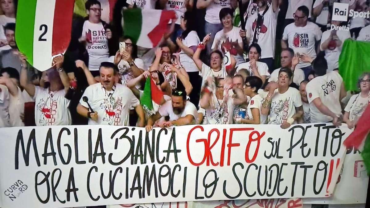 Una città in festa per i suoi campioni! Tanta gloria per la Sir Susa Vim Perugia anche dai tanti tifosi!