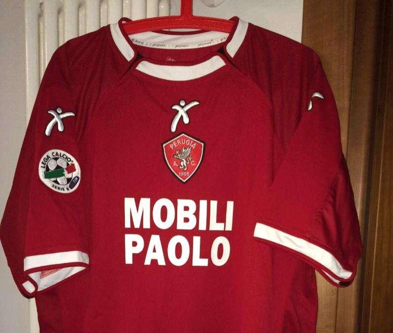 Ve lo ricordate il marchio sulle maglie del Perugia di Gaucci prima del fallimento? Si può acquistare ora con poche migliaia di euro...