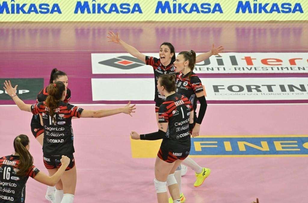 La Bartoccini Perugia cercherà a Novara il primo successo nell'A1 di volley femminile: ma sarà una sfida durissima