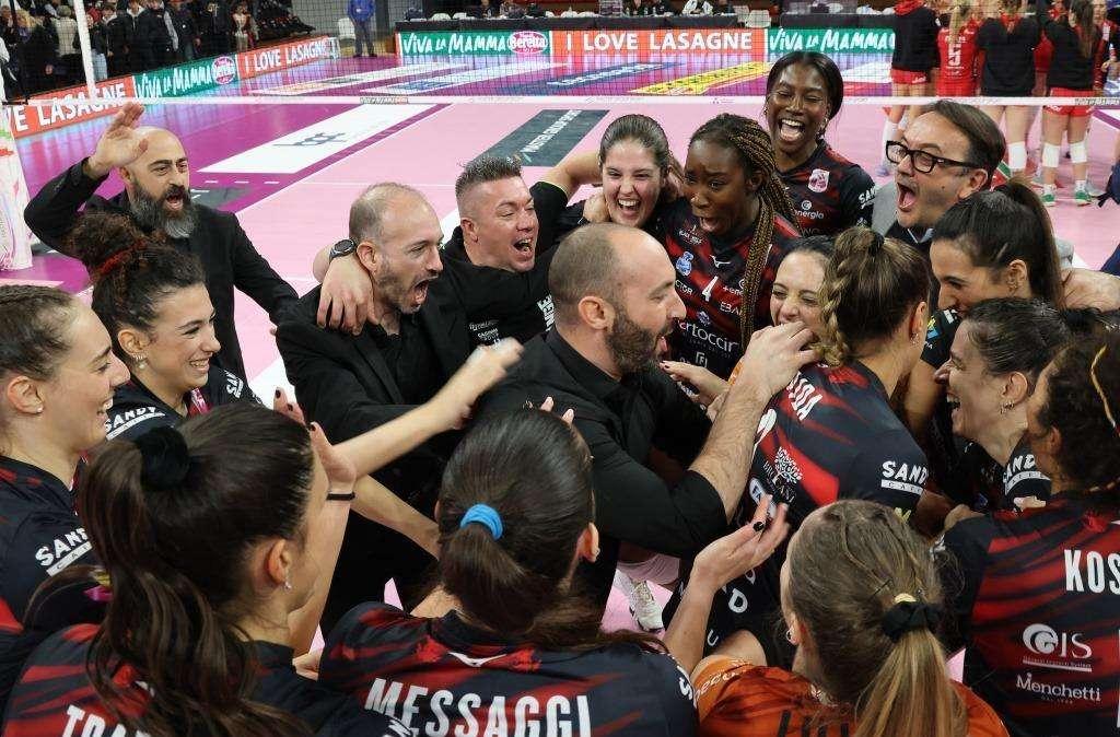 La Bartoccini vola e Andrea Giovi è il nuovo profeta di Perugia! La pallavolo rosa risorge con lui!