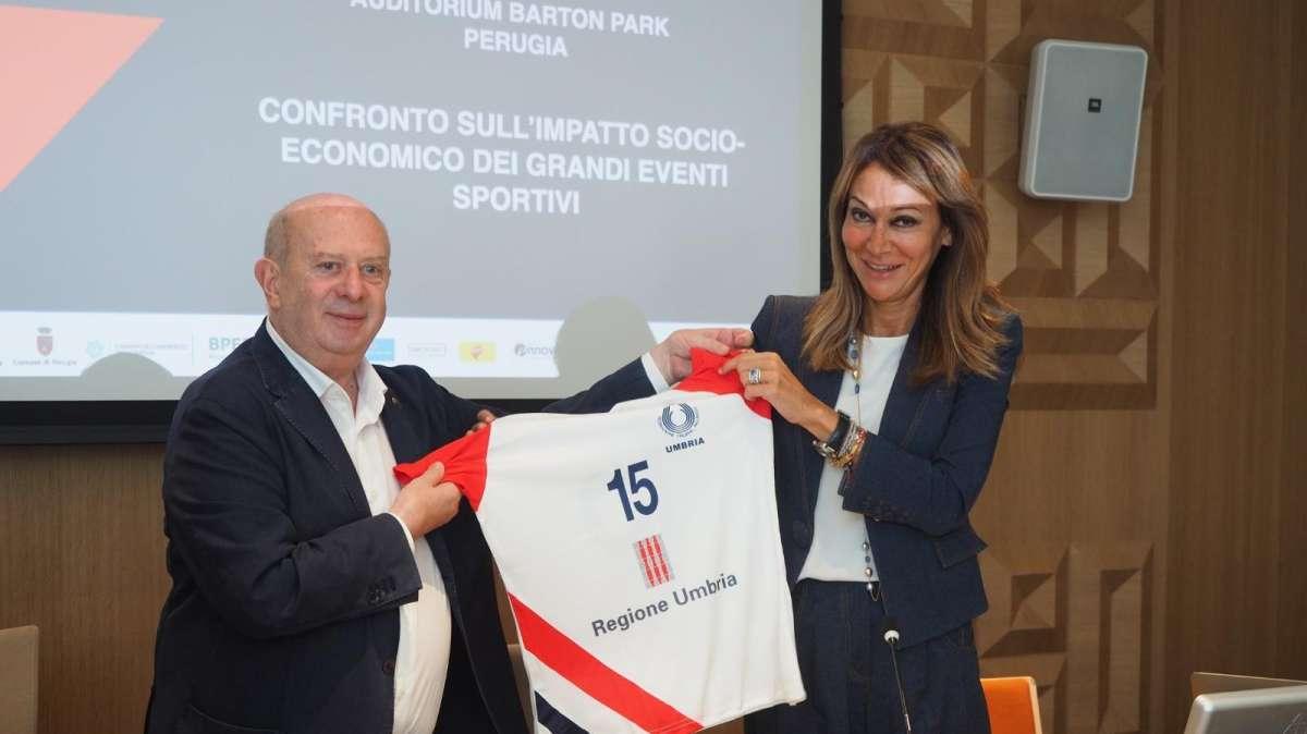 Ha fatto tappa a Perugia l'Eurovolley Tour per parlare dell'impatto economico degli europei