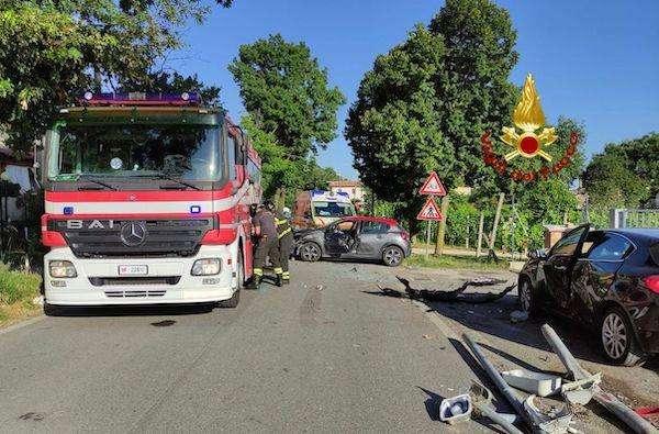 Tragico incidente stradale: Monia muore a 50 anni investita appena scesa dall'auto 