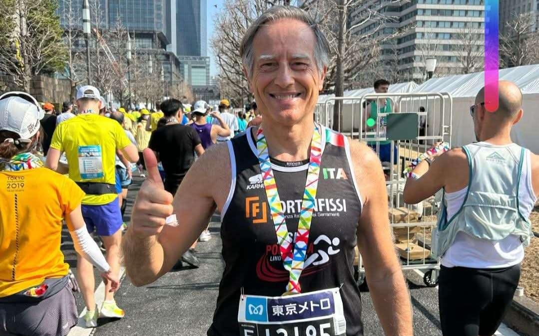 Il maratoneta Guido Burrini a Tokio tenendo alto il nome di Perugia: che gran bella soddisfazione!