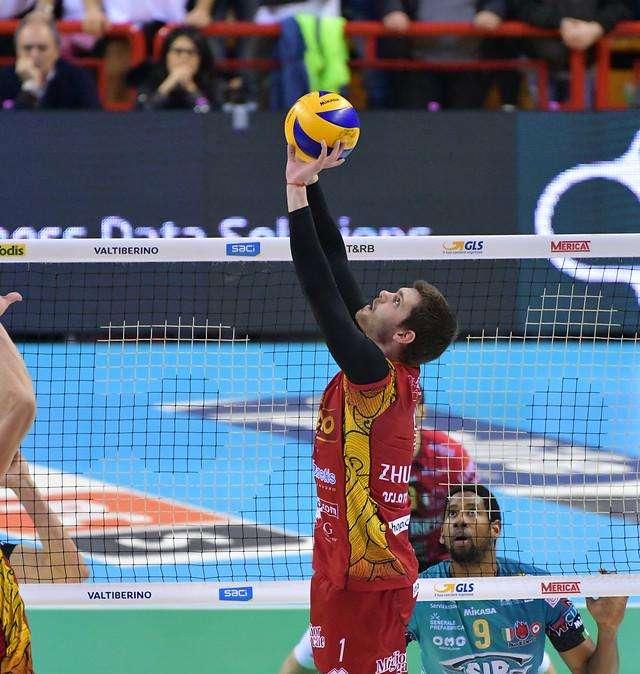In attesa di scegliere l'allenatore per la sua Sir Safety, Sirci continua a rinforzare la squadra