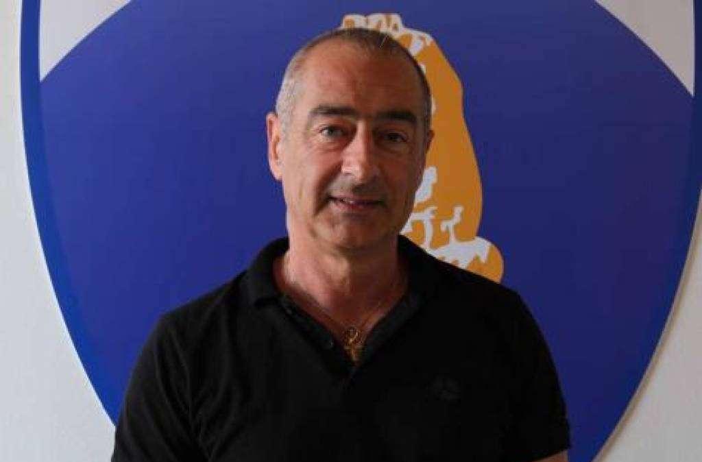 Lutto nel calcio: presidente muore in vacanza per un malore improvviso prima della partita della sua squadra