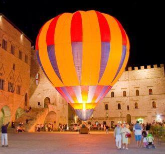 Da venerdì 31 luglio a domenica 2 agosto a Todi il grande spettacolo delle mongolfiere dall 5.30 del mattino
