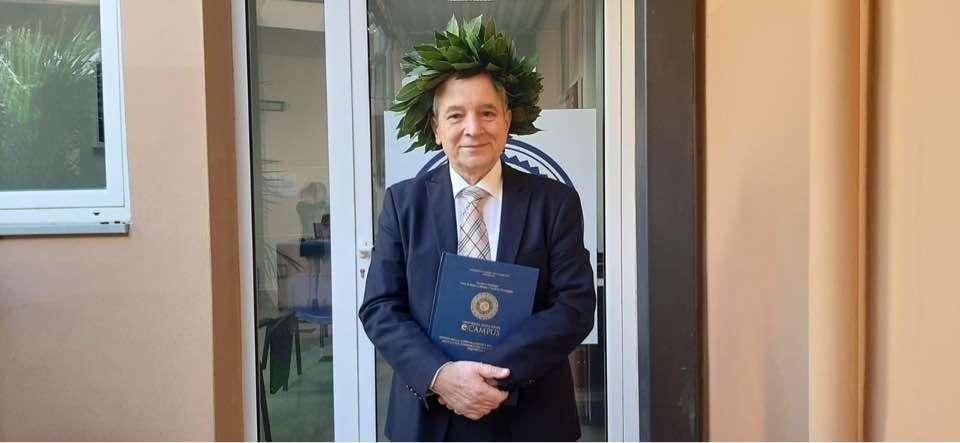 Dall'Umbria alla facoltà di psicologia di Firenze per laurearsi a 70 anni! Il sogno realizzato di Ivano!