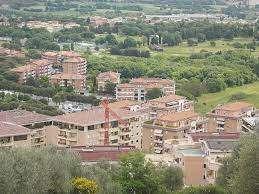 Tragedia stamani sul lavoro: è morto a 57 anni mentre stava pulendo i vetri del palazzo
