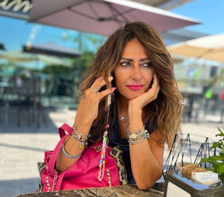 Quanto vi piace? A 53 anni lei è una delle nonne miss più affascinanti d'Italia 