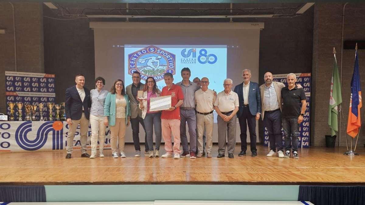 La cerimonia di premiazione del CSI di Perugia alle squadre vincitrici dei vari tornei