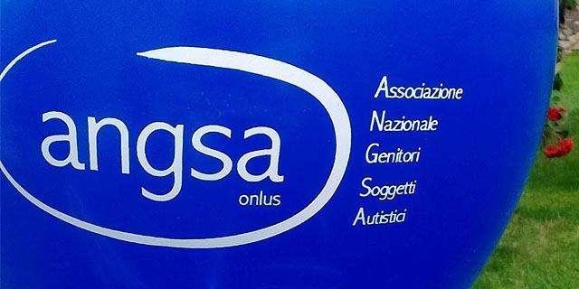 Contro il Frosinone il Perugia con le maglie dell'Angsa per la ricerca dell'Autismo