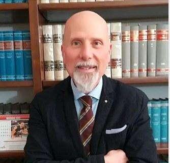 L'avvocato Raffaello Agea ha sollevato in tribunale una questione di legittimità per un rinvio a giudizio senza notifica