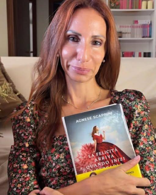 "La felicità arriva quando inizi a cercarla": è già un successo il nuovo libro della psicologa Agnese Scappini