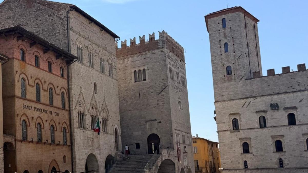Nella piazza centrale di Todi sorgerà un albergo di lusso: i lavori partiranno in autunno