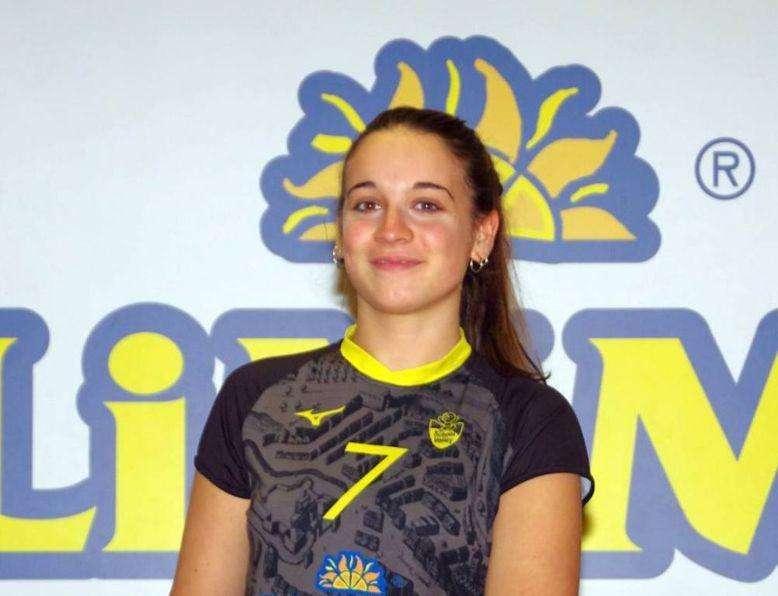 Elena, perugina, pronta a cimentarsi in B2 femminile con la School Volley