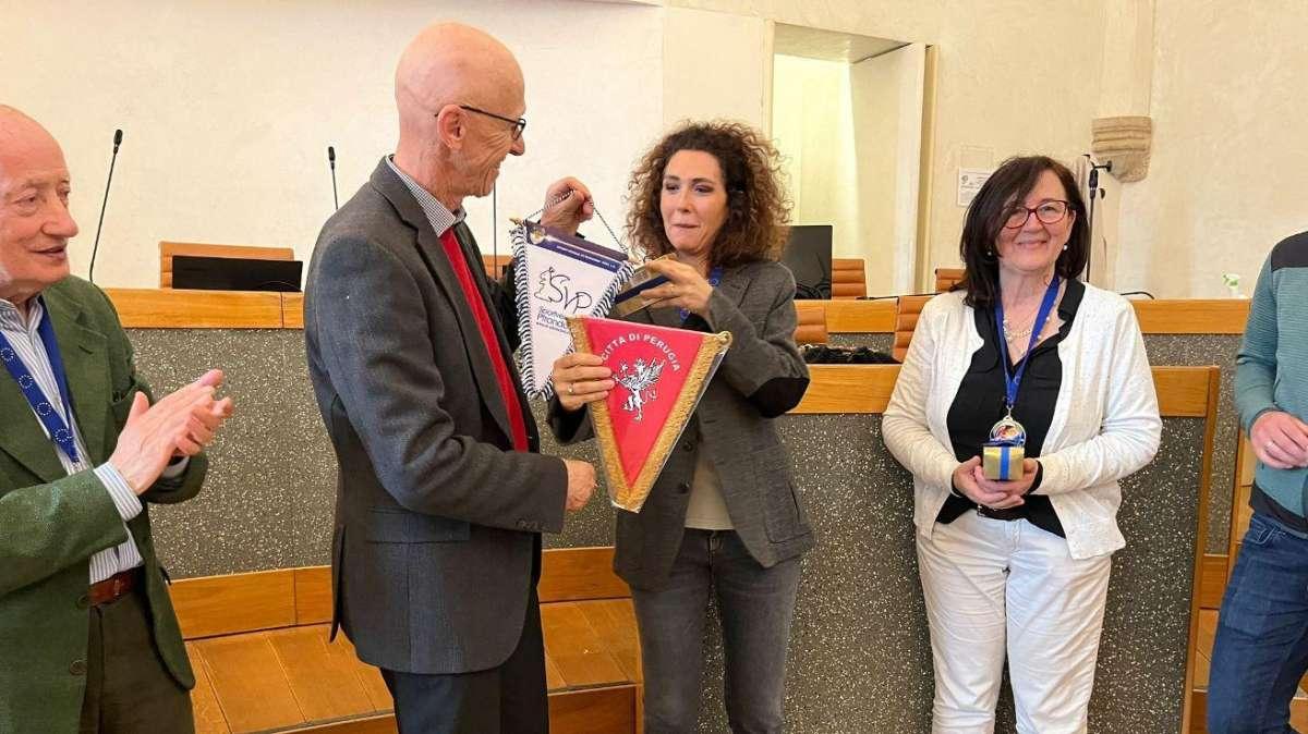 Premiati i dirigenti e i calciatori del SV Pfrondorf di Tübingen, a Perugia per un torneo 