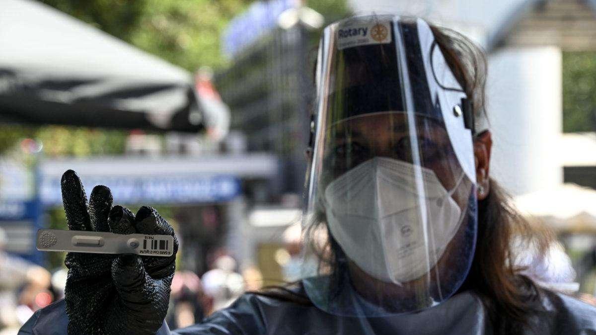 "Il vaccino è l'unica strada, ma non a tappeto e va fatto prima il sierologico ad ogni soggetto"
