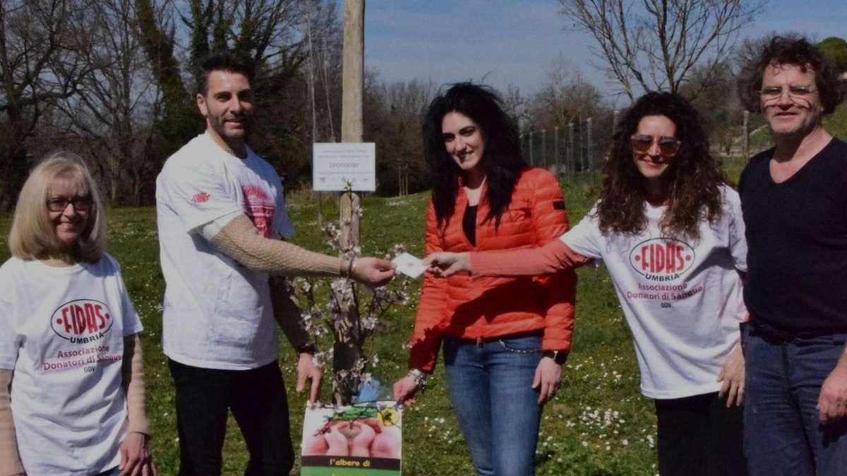 Insieme Fidas e l'Unatici Ellera Corciano hanno piantato un albero per il piccolo Leonardo