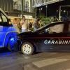 Tentano furto di motorini fuori dallo stadio: ladri in fuga speronano i Carabinieri