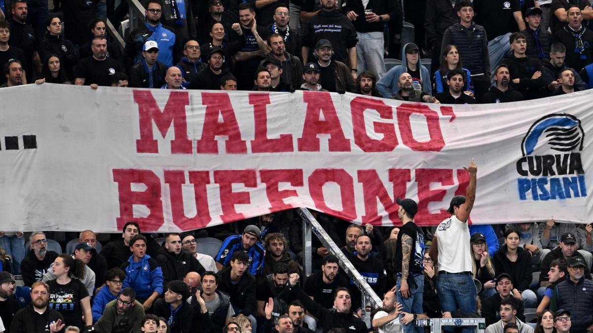 Lo striscione contro Malag&ograve;
