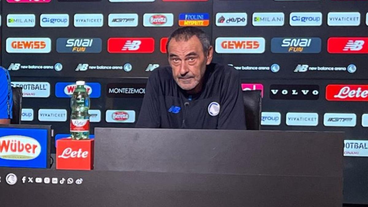 Maurizio Sarri in conferenza