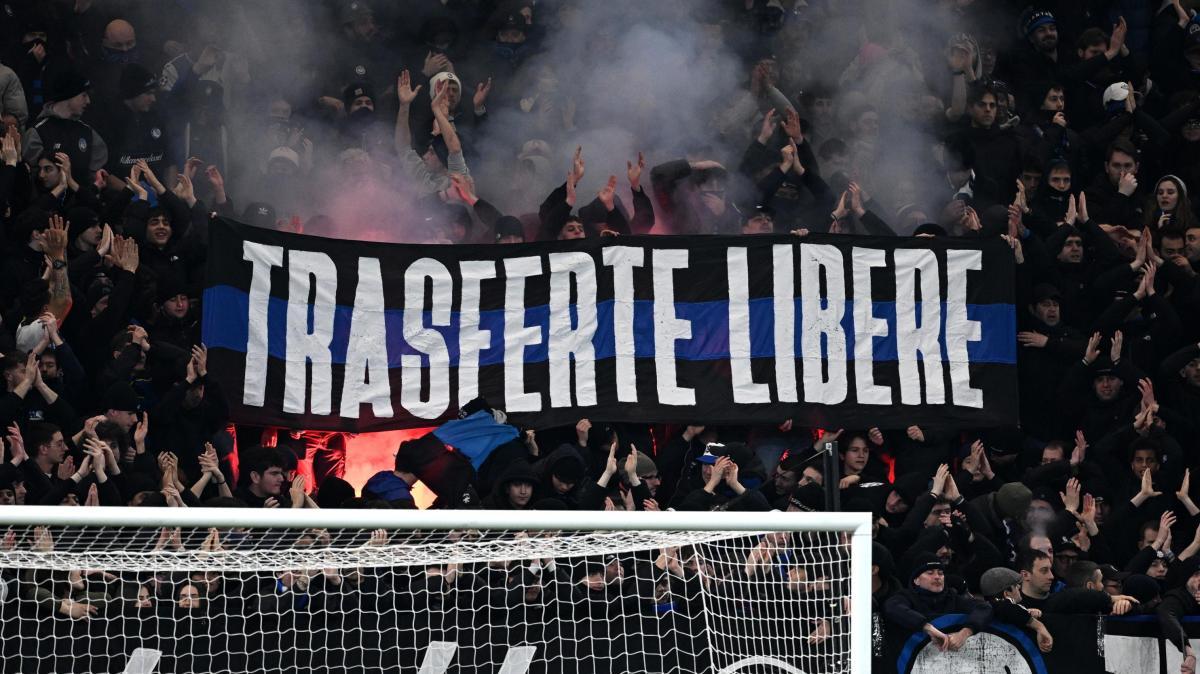 Lo striscione della Nord