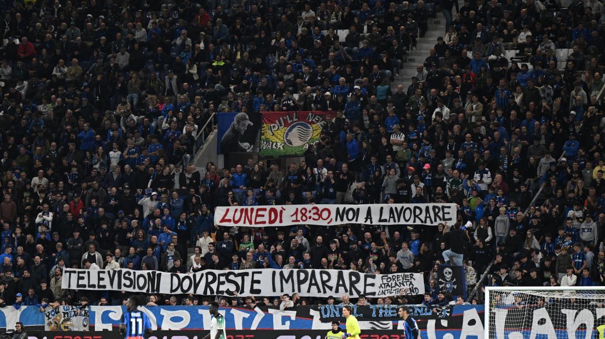 Lo striscione in Sud